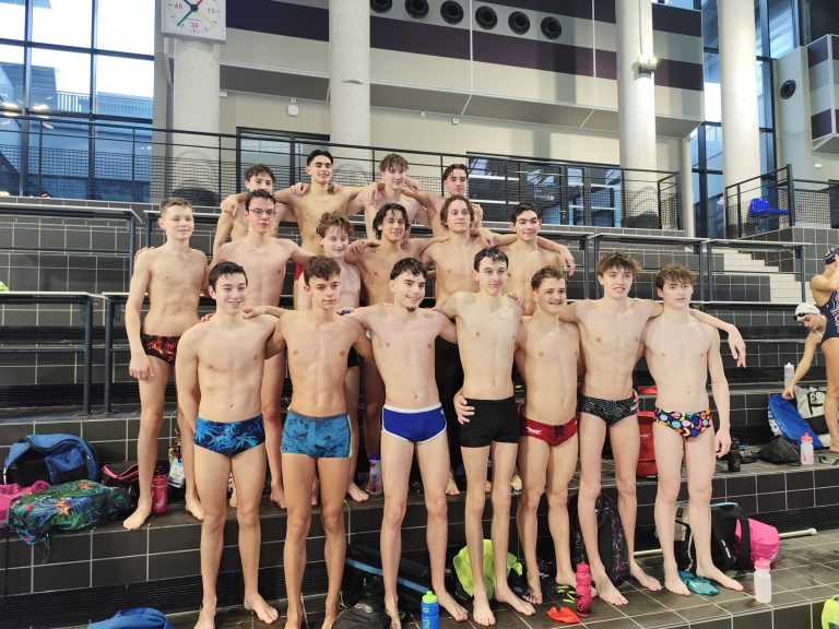 A group of swimmers at a training camp organized by SPORT'N GO